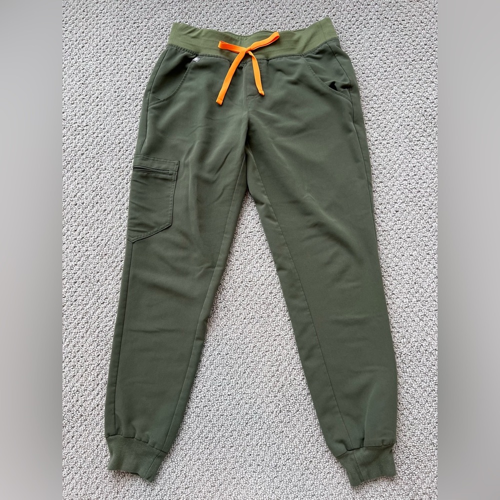 Figs: Zamora Jogger Scrub Pants - Moss
